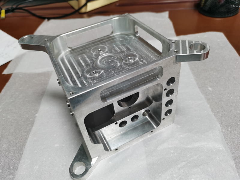 請(qǐng)問CNC鑄鐵加工時(shí)一般的進(jìn)給和轉(zhuǎn)速時(shí)多少？