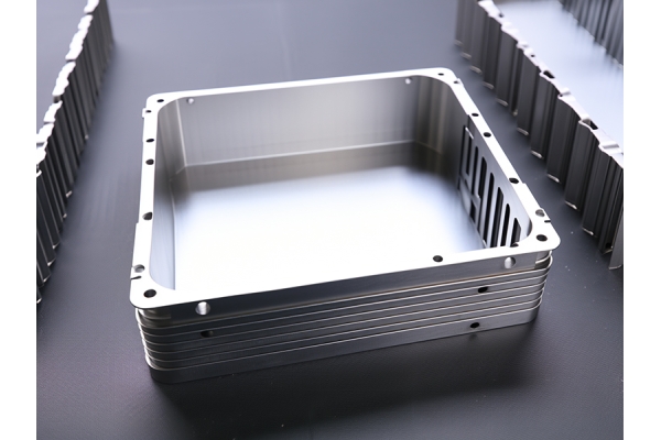 選擇CNC加工，節(jié)省金屬外殼生產(chǎn)時(shí)間